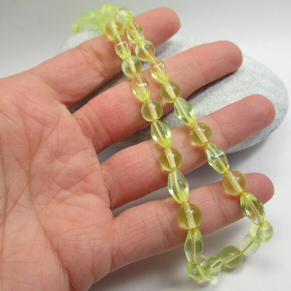Uranium glass bead necklace - Picture 7 of 7